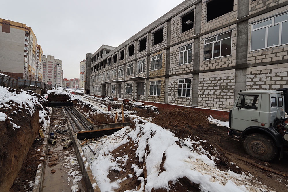 Строительство новой школы на улице Романа Брянского идет по графику