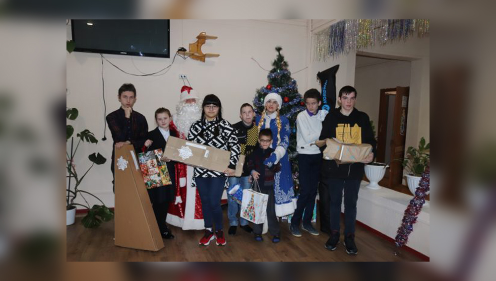 В Трубчевском районе детям из школы-интерната вручили подарки