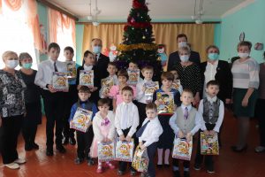 Депутат Госдумы Щеглов поздравил с Новым годом детей Трубчевского центра соцпомощи