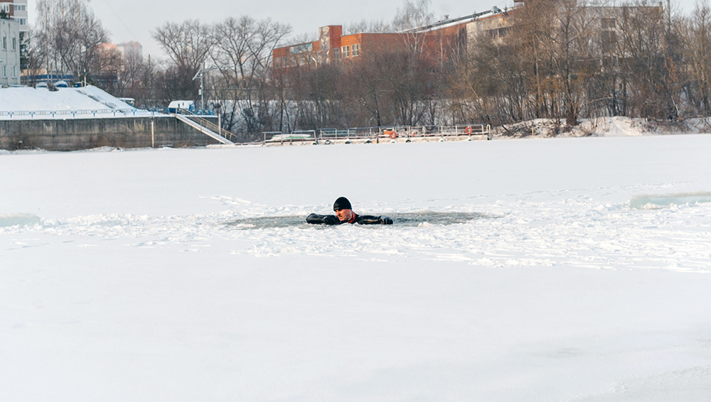 Жителям Брянской области напомнили о безопасности на льду