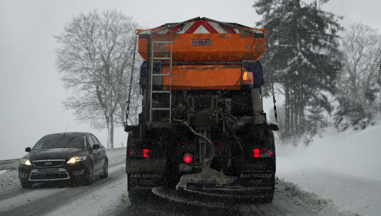 Коммунальные службы Брянска вышли на уборку снега
