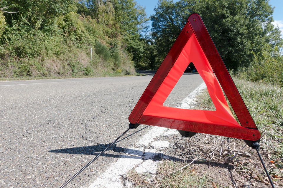 На брянской трассе перевернулась 51-летняя автоледи и сломала ключицу