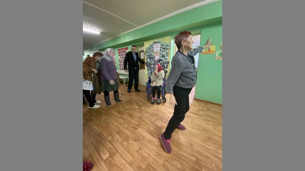 Для проживающих брянских домов-интернатов проводят онлайн-занятия по танцам