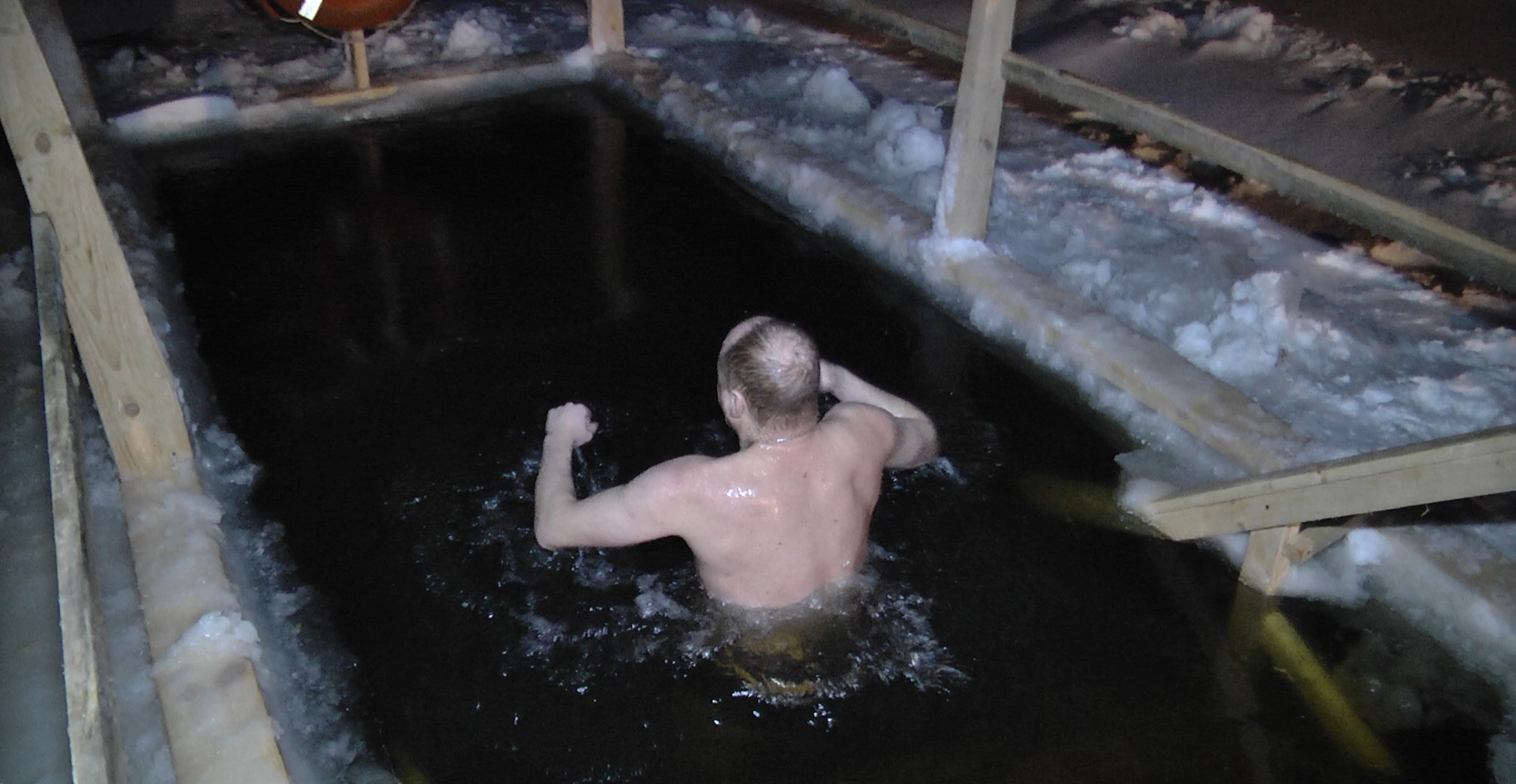 В Клинцах православные встретили Крещение в ледяной купели