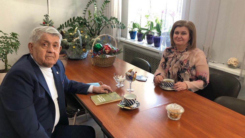 В Брянске экс-губернатора Юрия Лодкина поздравили с Днем печати