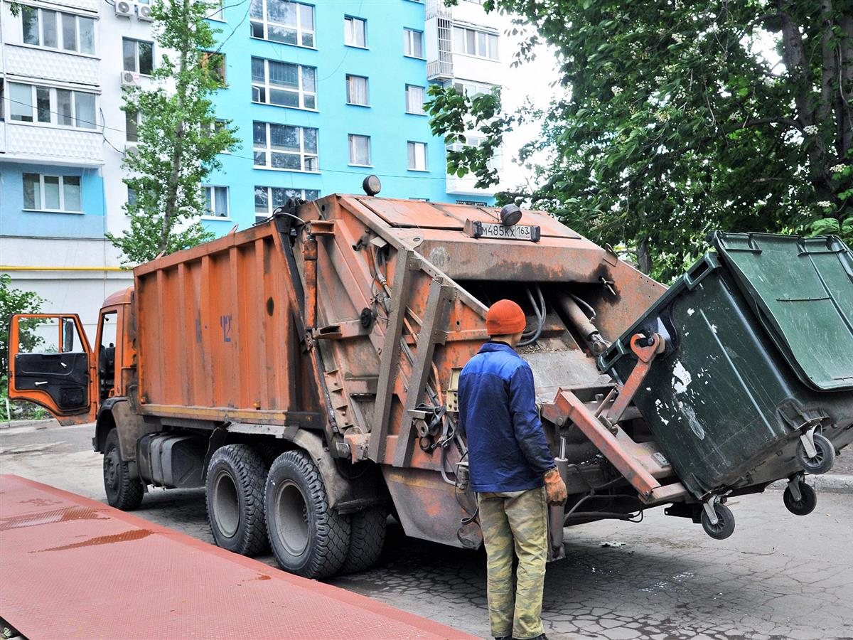 Брянские управляющие компании задолжали более 1,6 миллиона рублей за вывоз мусора