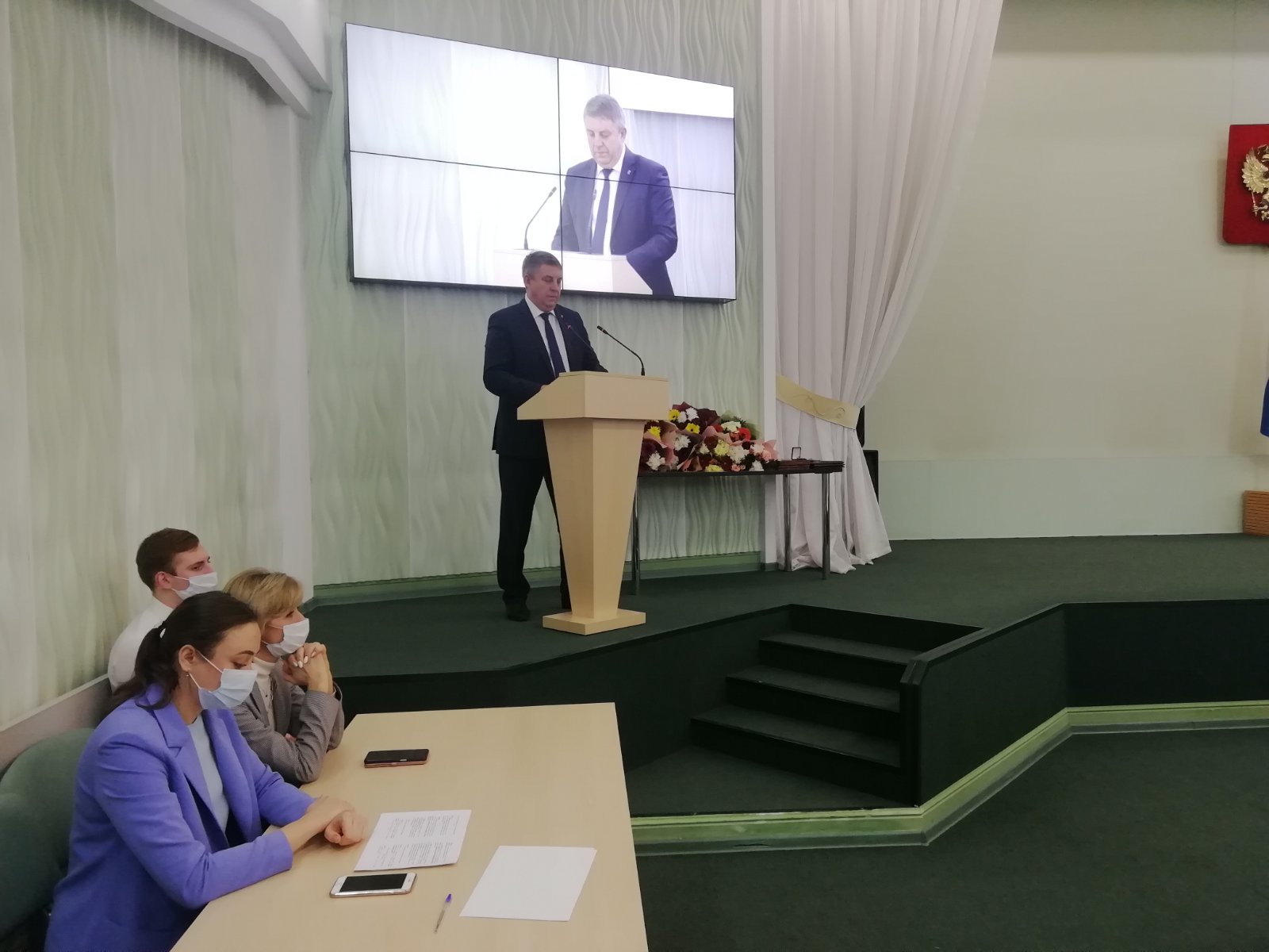 Брянский губернатор Александр Богомаз наградил лучших журналистов в День печати