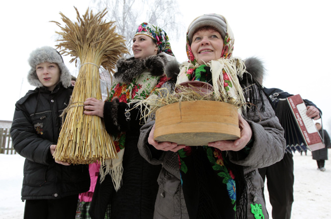В Брянской области реконструируют русский зимний обряд «Щёдры»