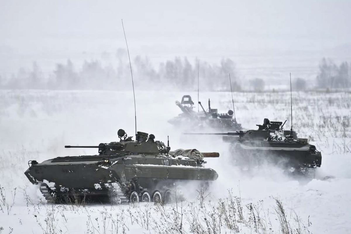 В Брянской области мотострелки и танкисты отразили скрытную атаку противника