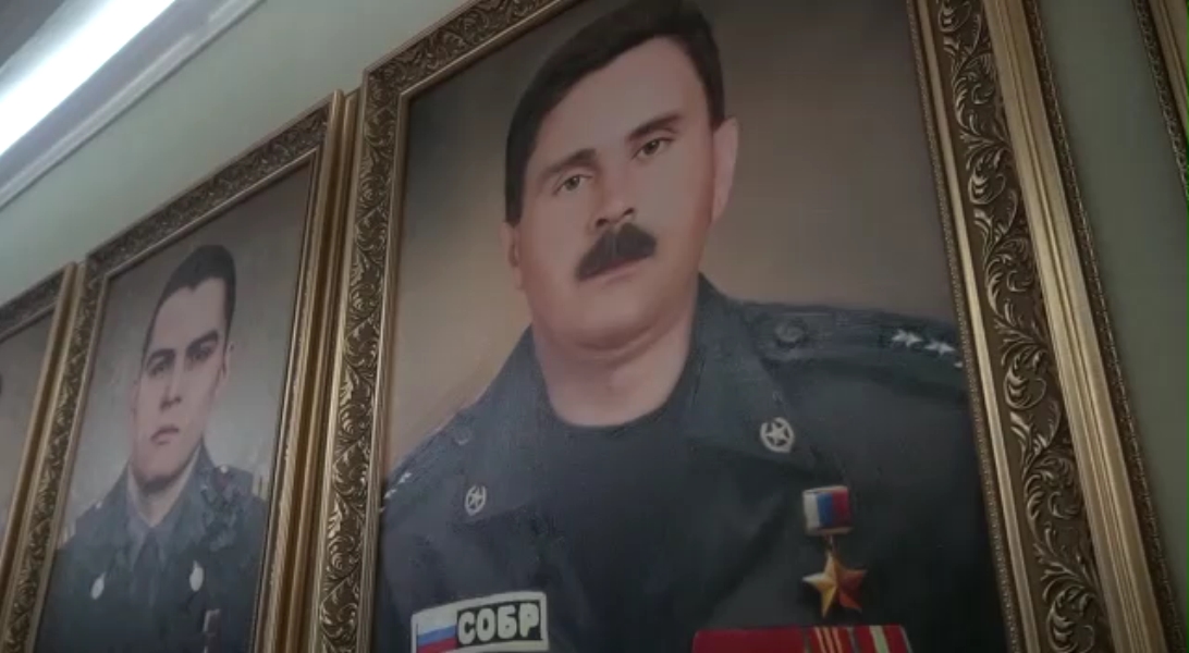 Портреты брянских Героев России установили в галерее центрального округа войск Росгвардии