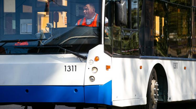 В Брянске набирают водителей троллейбусов на зарплату в 40 тысяч рублей
