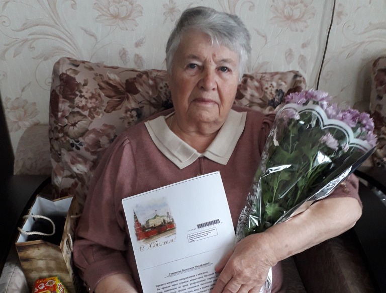 Брянские долгожительницы получили поздравления с юбилеем в новом году
