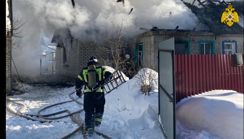 При пожаре в Бежицком районе Брянска 59-летний мужчина получил ожоги