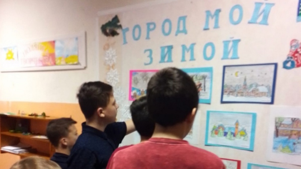 В Трубчевском районе начала работать очередная выставка детских рисунков «Город мой зимой»