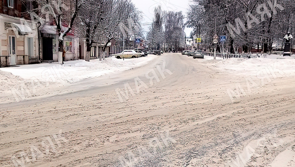 Новозыбковские коммунальщики продолжают чистить городские улицы