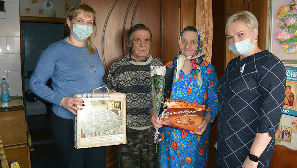 В Трубчевском районе юбиляров поздравили с «золотой» свадьбой