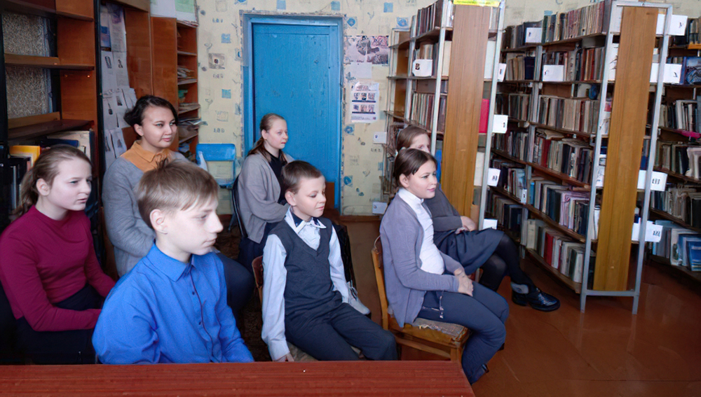 В Брасовском районе в сельской библиотеке прошла встреча «Да здравствует кино!»