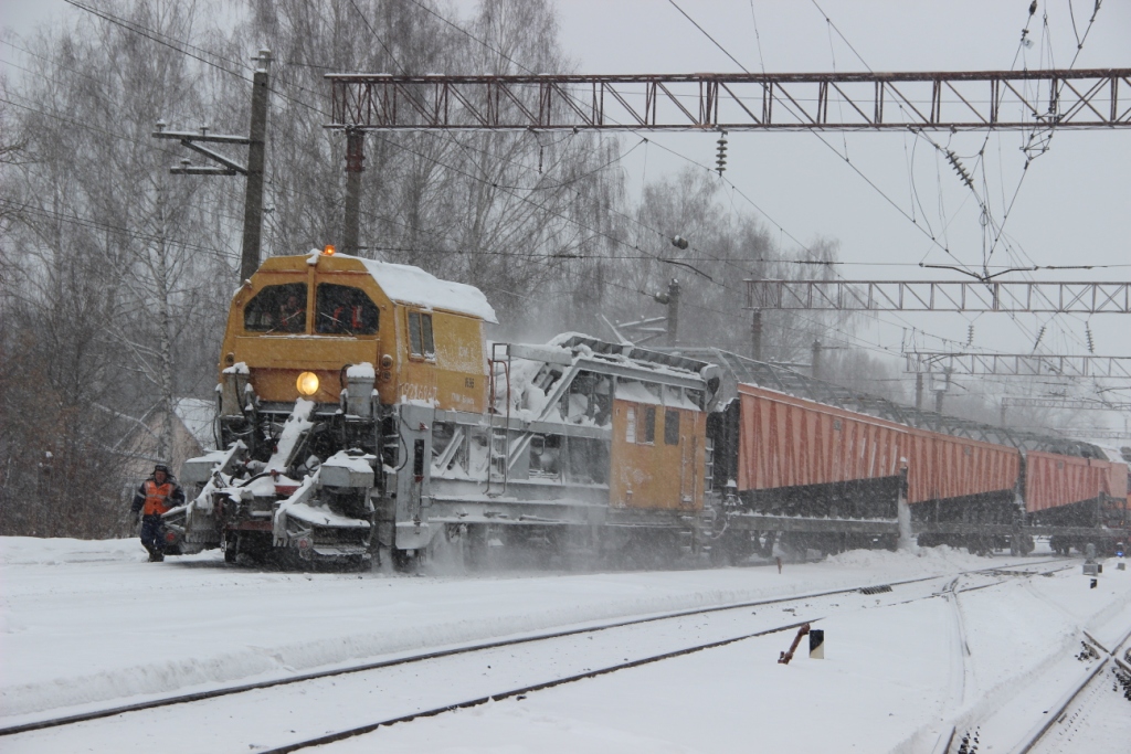 Брянские железнодорожники из-за снегопада перешли на усиленный режим работы
