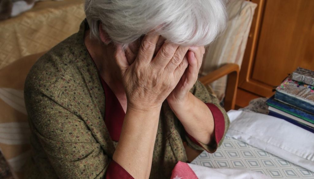 Спасая «родственника», брянская пенсионерка подарила аферистам 400 тысяч рублей