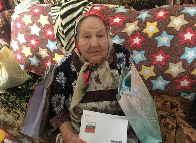 Президент Путин поздравил жительницу брянского поселка Комаричи с 90-летием