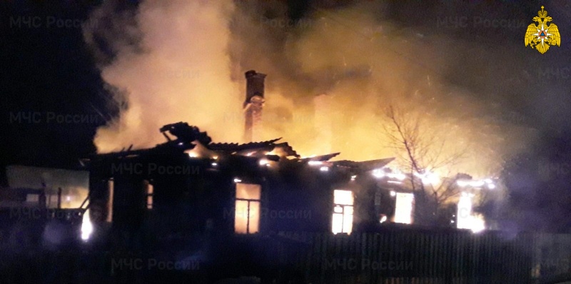 В Навлинском районе ночью сгорел дом: есть пострадавший