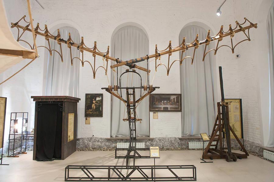 Брянцев пригласили на выставку «Механизмы Леонардо да Винчи»
