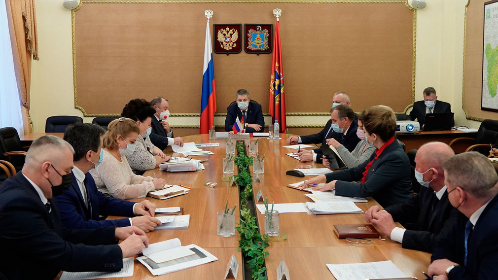 Губернатор Александр Богомаз провел совещание по вопросам прозрачности закупок