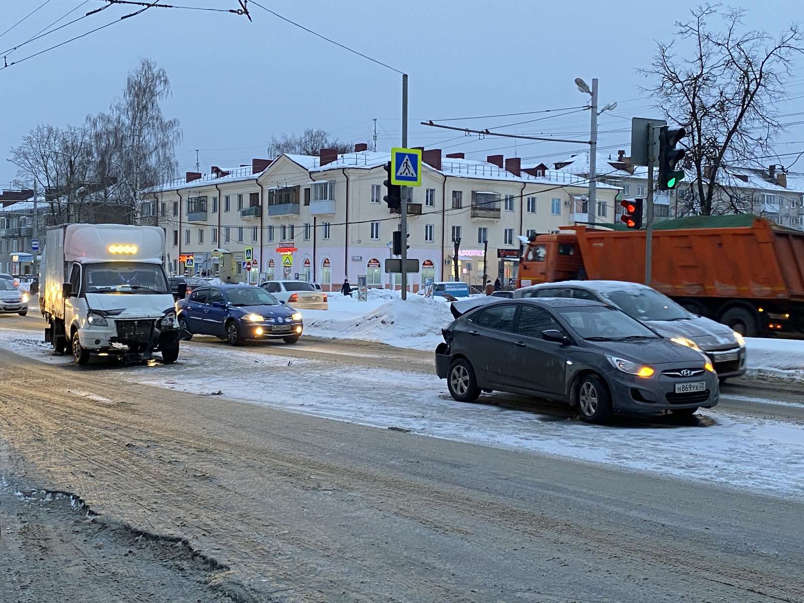 На проспекте Московском в Брянске произошло ДТП с участием двух машин