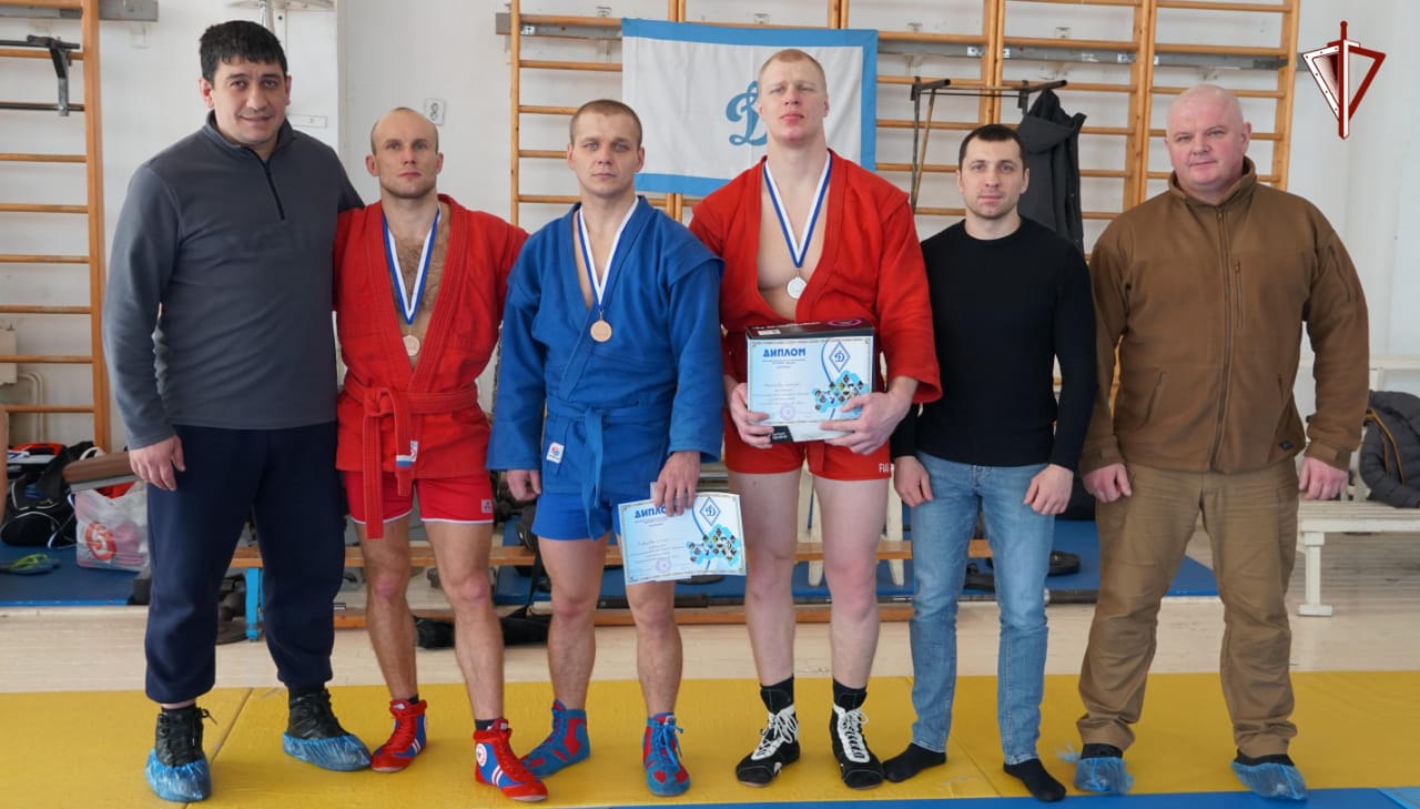 Брянские росгвардейцы стали призёрами в соревнованиях по боевому самбо