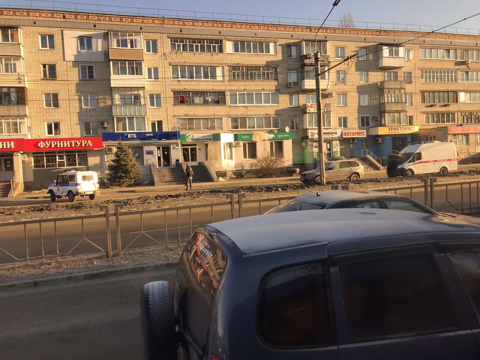 На проспекте Московском в Брянске возле офиса банка заметили оцепление