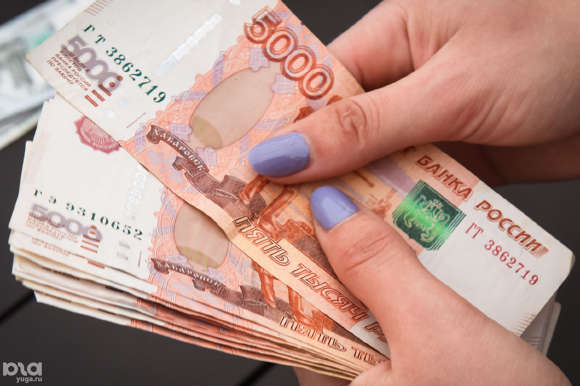 Сотрудница брянского филиала крупной компании украла из кассы 300 тысяч рублей