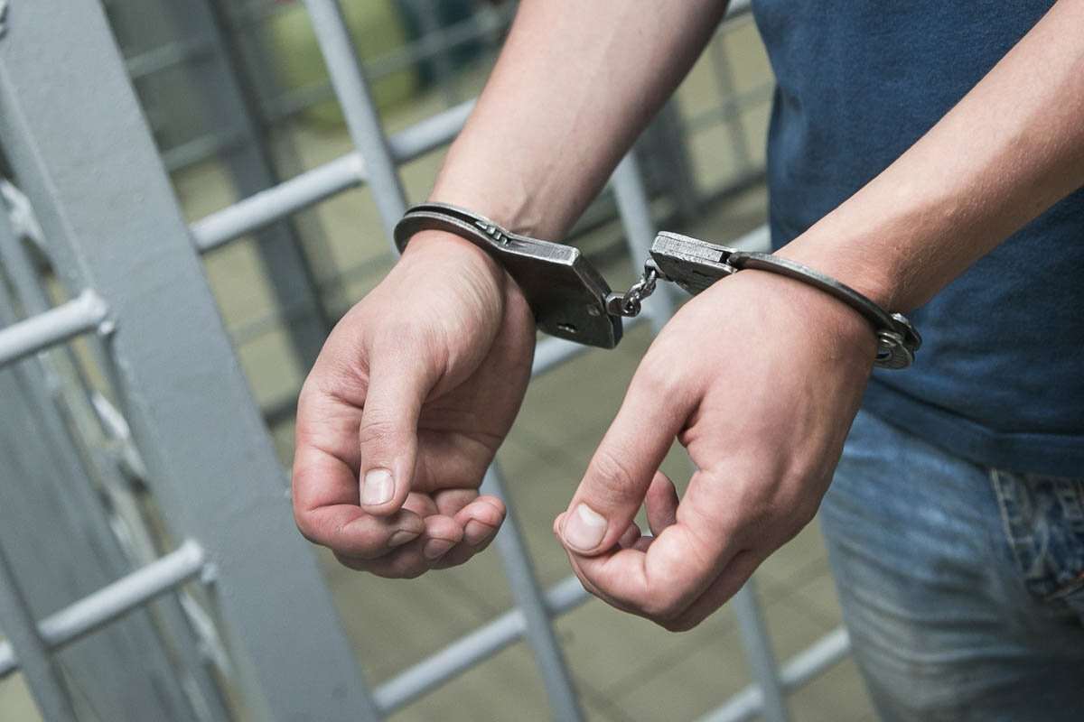 За двойную кражу в Брянске задержан 29-летний местный житель