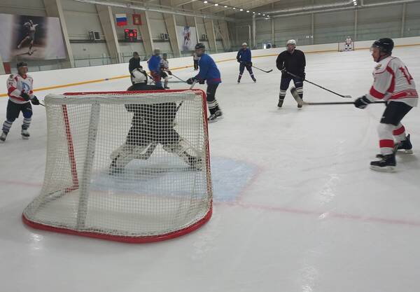В Жуковке Брянской области стартовал хоккейный турнир