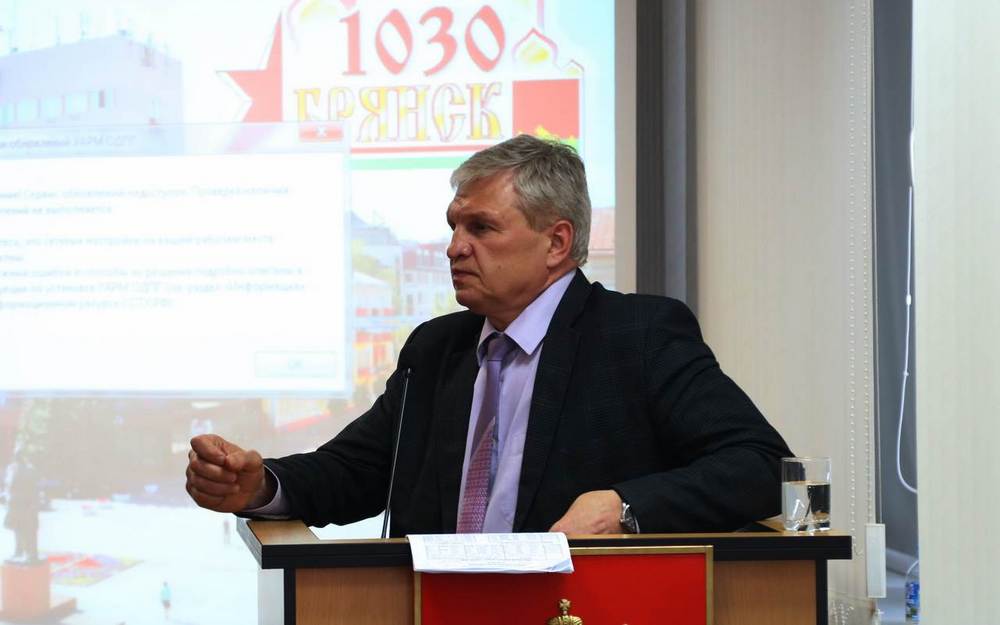 В Брянске суд взыскал с осужденного экс-чиновника Гинькина 100 тысяч рублей за адвоката