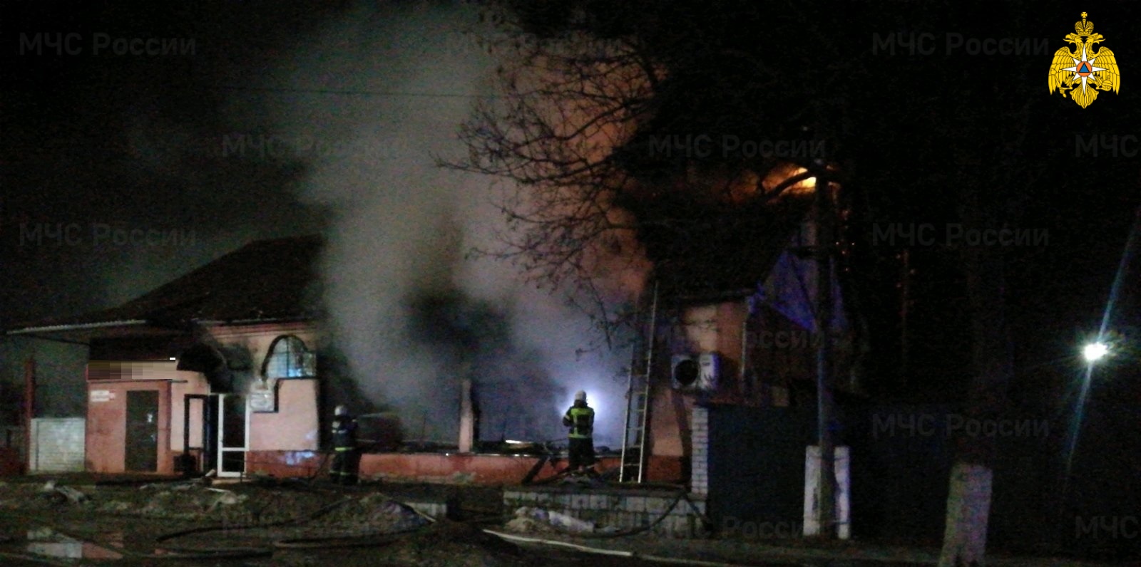 Ночной пожар в брянском поселке Климово тушили пять часов