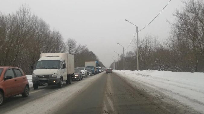 Брянск стал в пробке из-за ремонта моста через Болву