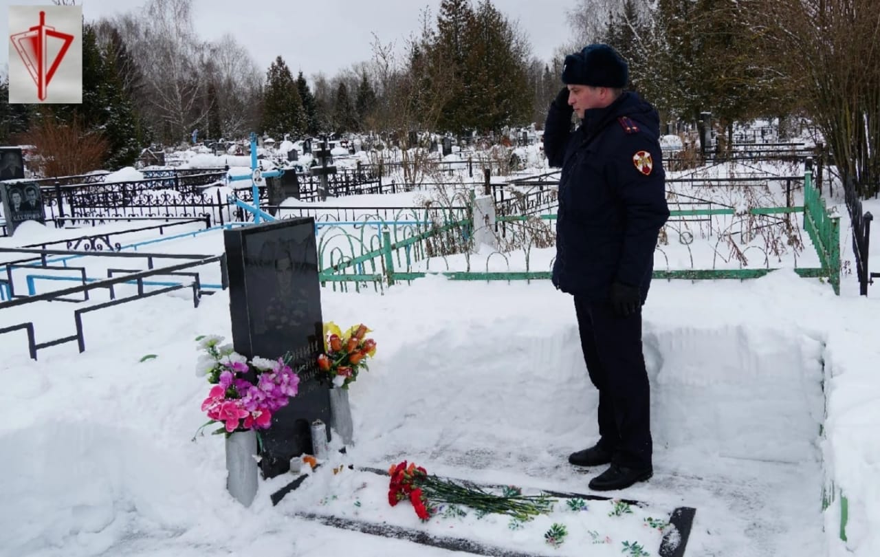 Брянские росгвардейцы почтили память погибшего в Чечне товарища