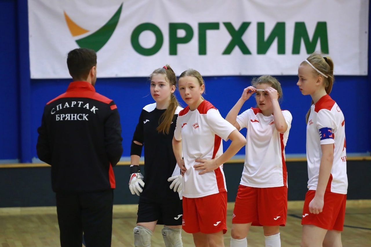 Юные брянские футболистки попали в топ-5 команд России на первенстве по футзалу