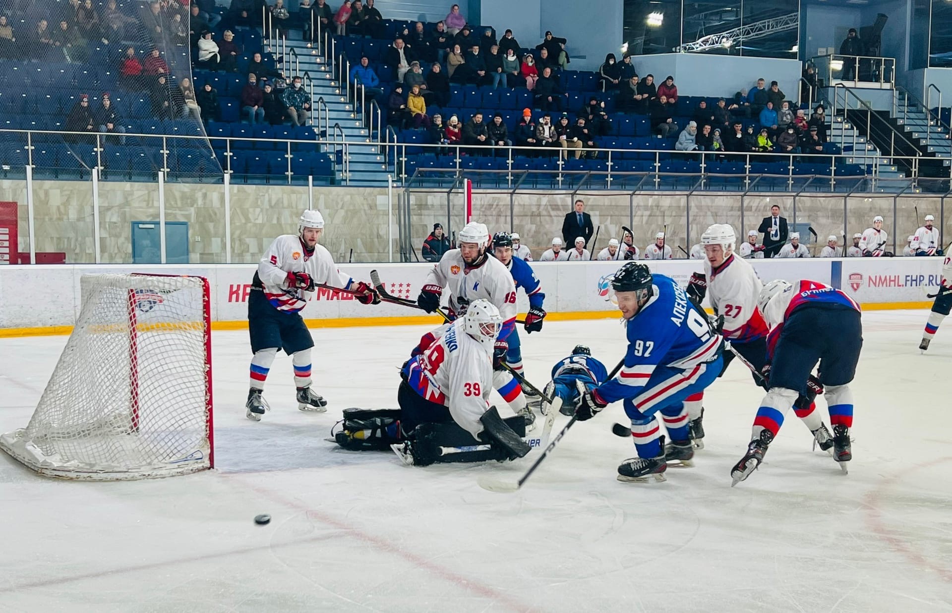 Брянская хоккейная команда потерпела унизительное поражение в Карелии
