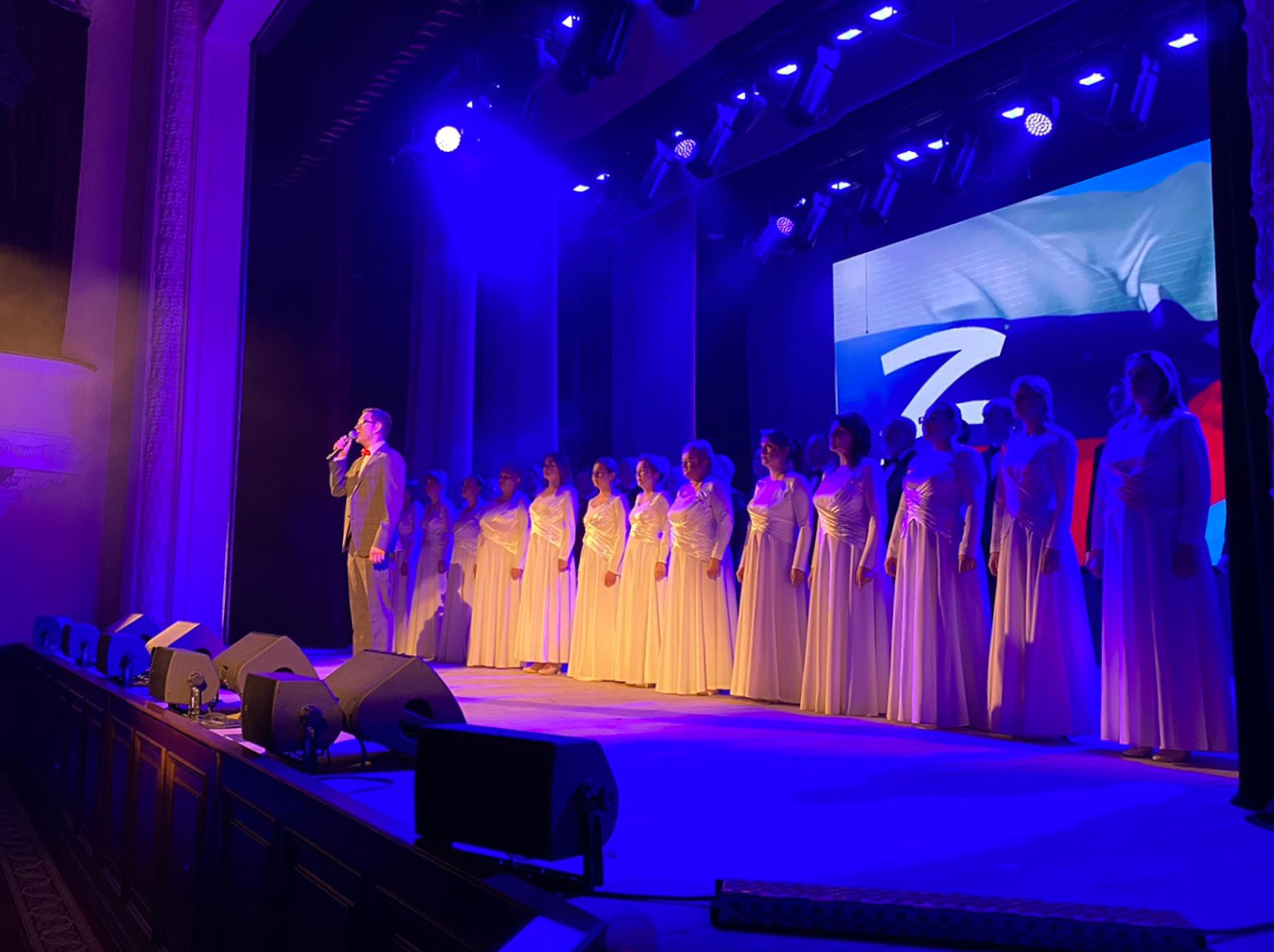 В Брянске годовщину воссоединения Крыма с Россией отметили концертом