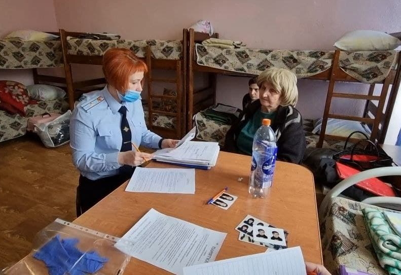 Прибывших в Брянск жителей Донбасса проконсультировали сотрудники миграционной службы