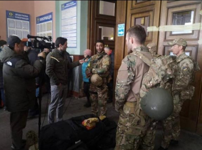 Украинские СМИ публикуют фото прибывших в Незалежную наемников из Великобритании