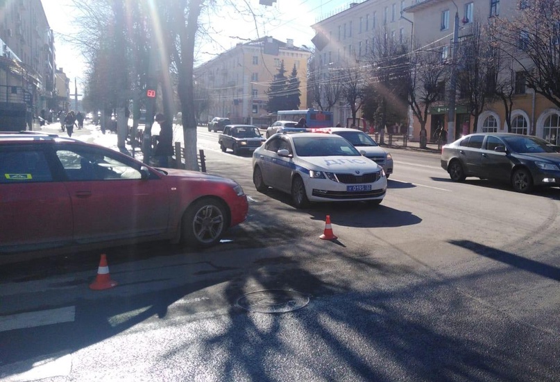 В Брянске на проспекте Ленина водитель Audi сбил 29-летнюю пешехода-нарушительницу