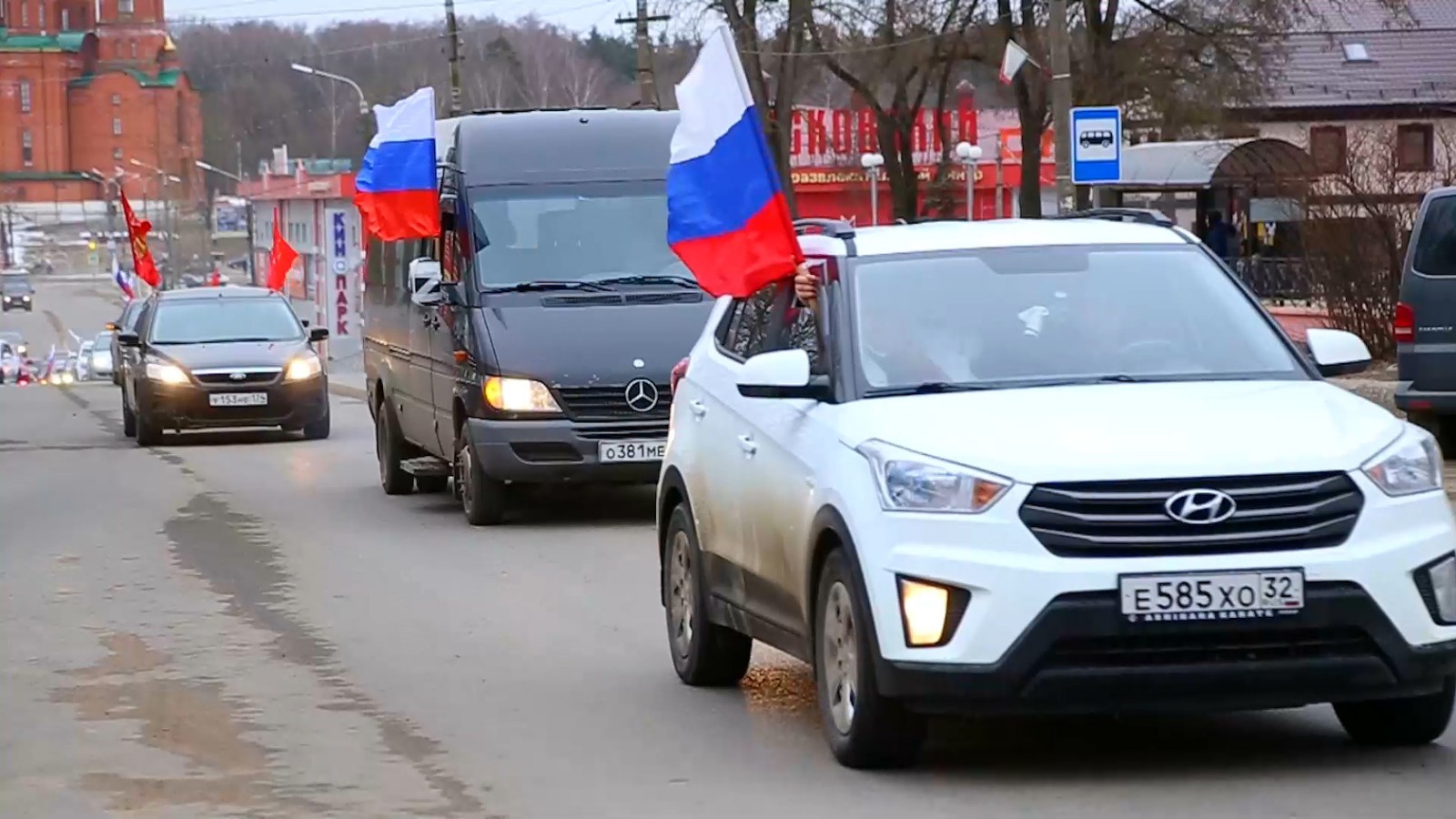 13 марта в Клинцах в поддержку российских военных провели большой автопробег