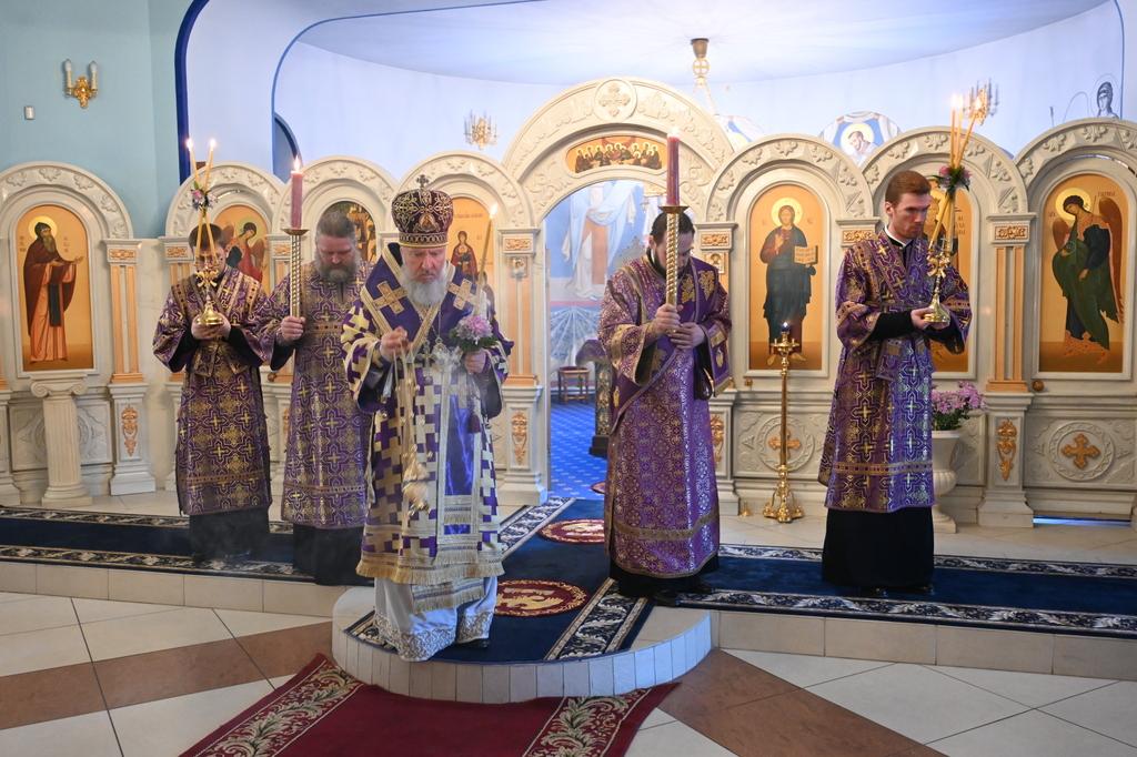 Брянский митрополит Александр совершил всенощное бдение в кафедральном соборе