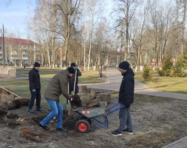 В парках Брянска активно ведется подготовка к открытию сезона 2022 года