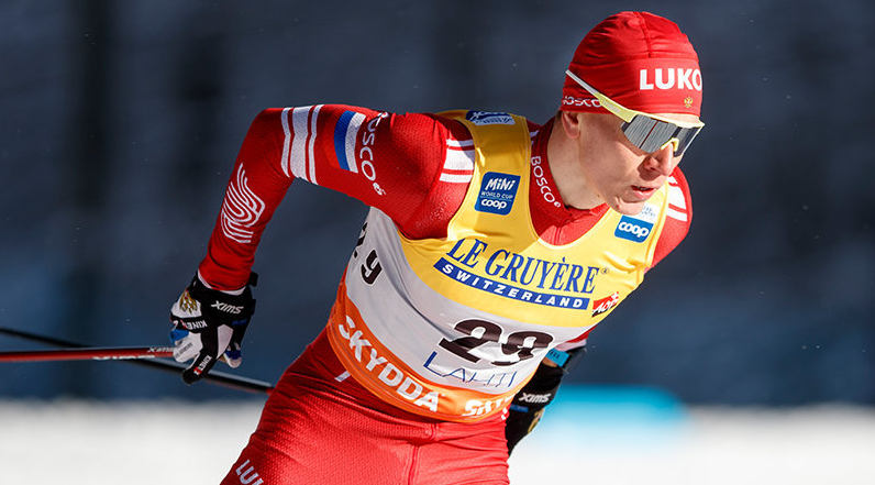 Брянский лыжник Большунов выиграл масс-старт на соревнованиях в Кировске