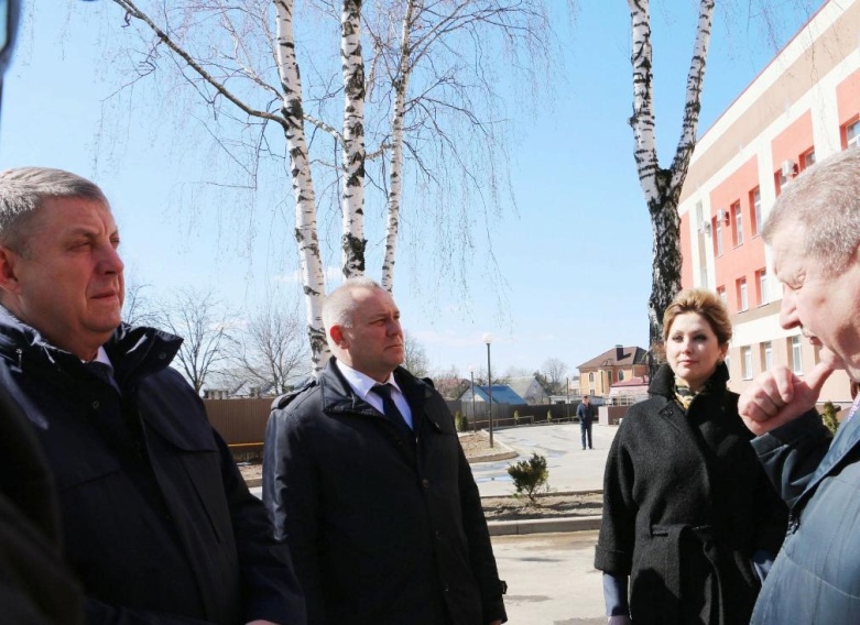 Руководители региона посетили объекты строительства социальной сферы Брянска