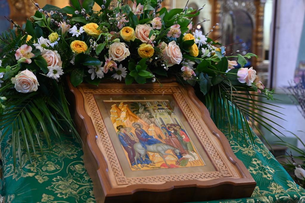 Православные брянцы отмечают Вербное воскресенье