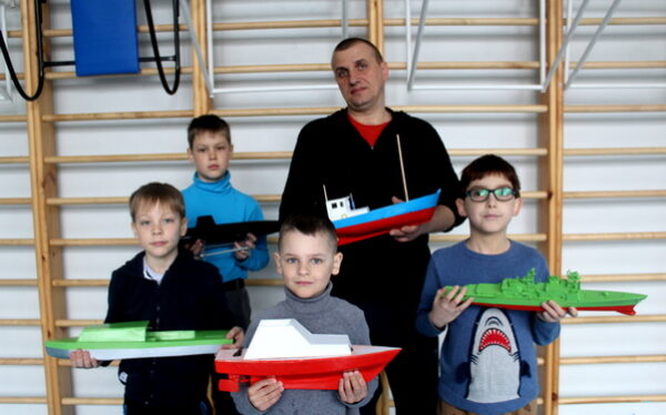 В Брянске проходят областные соревнования по судомодельному спорту среди школьников